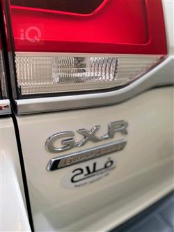 تۆیۆتا لاند کروزەر